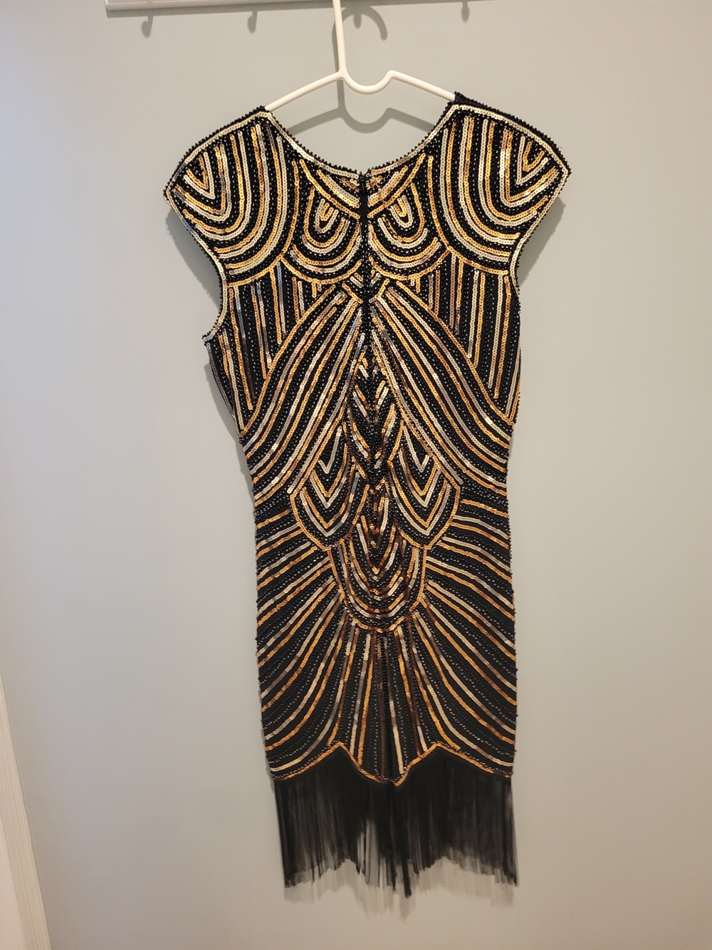 Black and Gold Sequined Flapper Dress - Picture 4 of 8